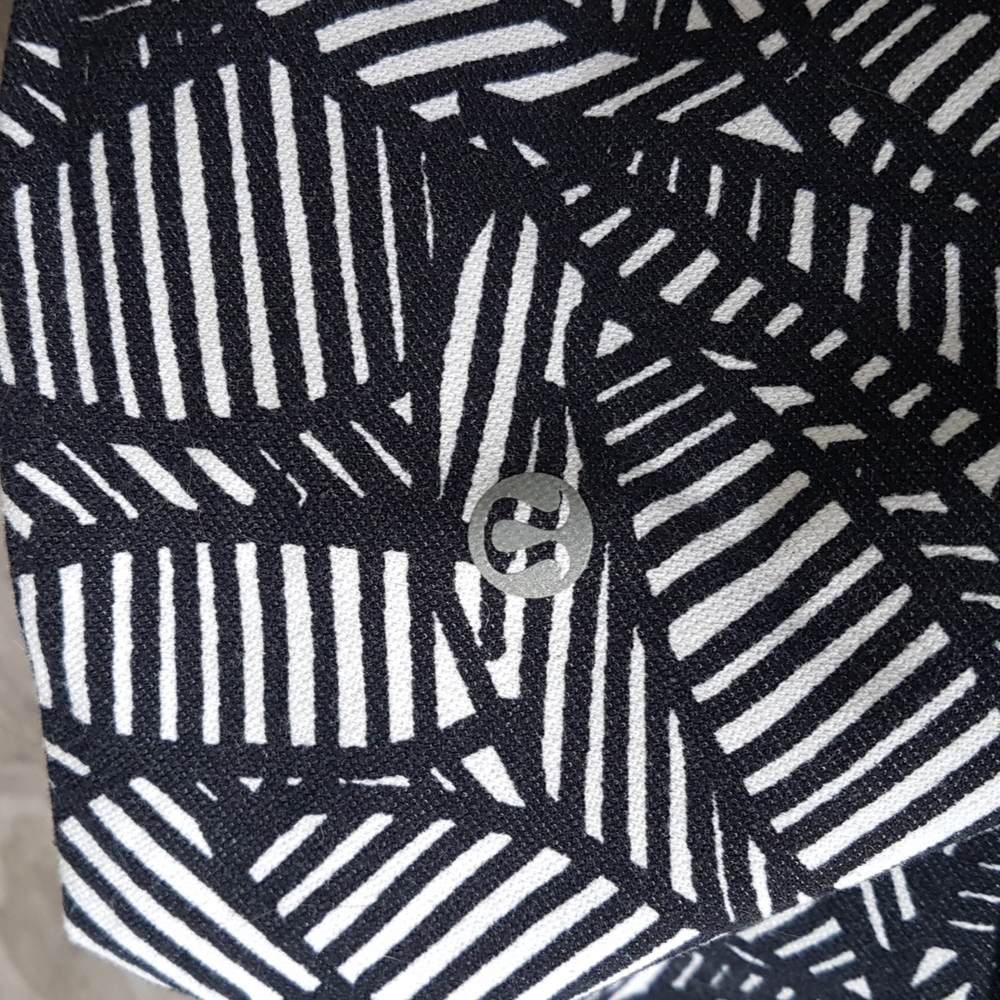 Lululemon Wunder Under Crop - Picture 5 of 5